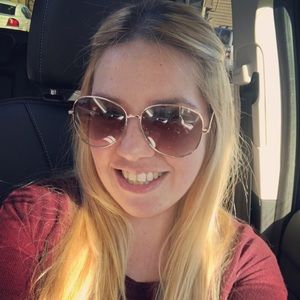 Meet your Posher, Alicia